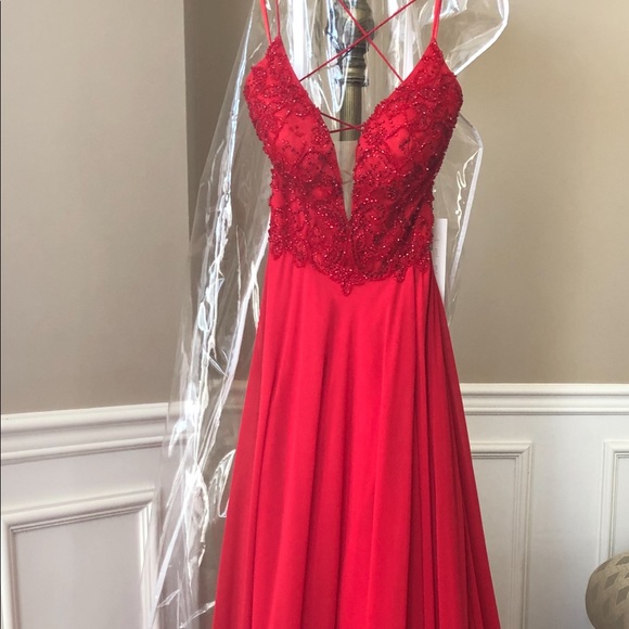 Red Gown - Picture 2 of 3